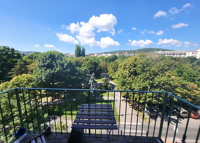 Sunny Panorama Flat Near Castle With Balcony