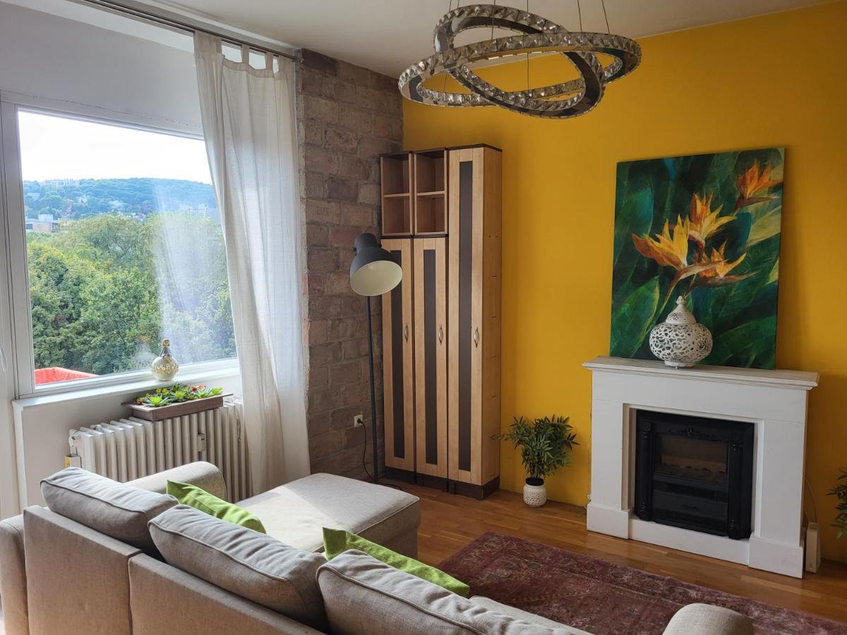 Sunny Panorama Flat Near Castle With Balcony Apartamento